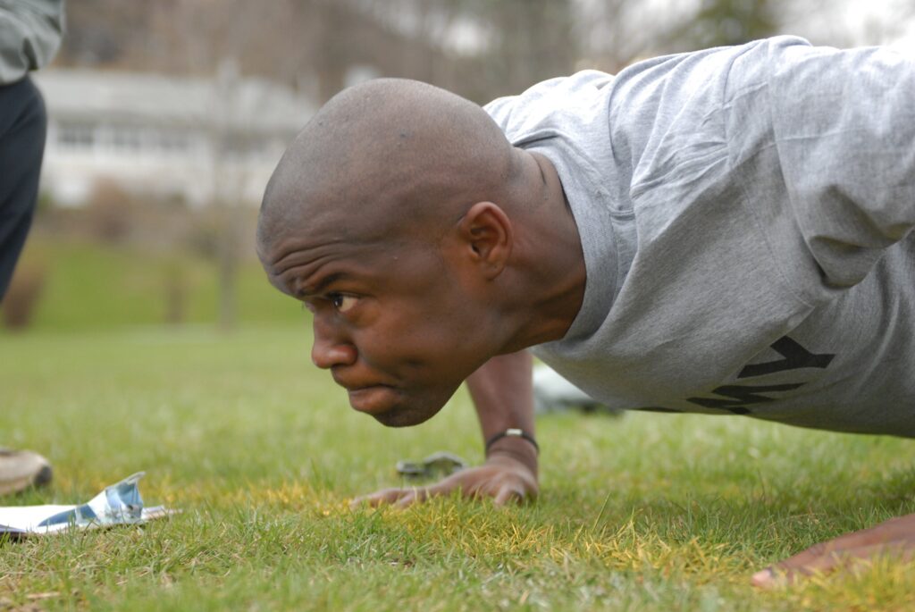 man push up
